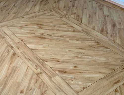 Domestic Kitchen with Centre Feature & Border